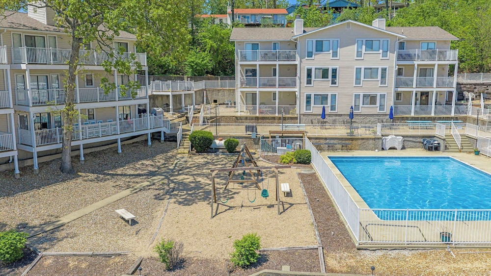 Ozark Get-away Lakefront Condo With Boat Slip
