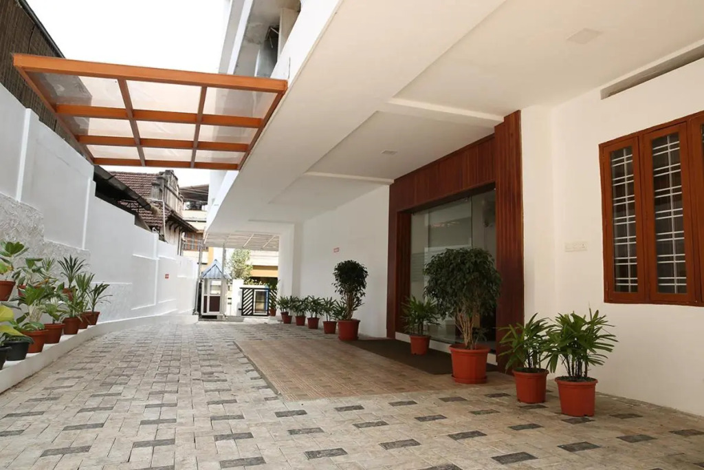 Iswarya Residency