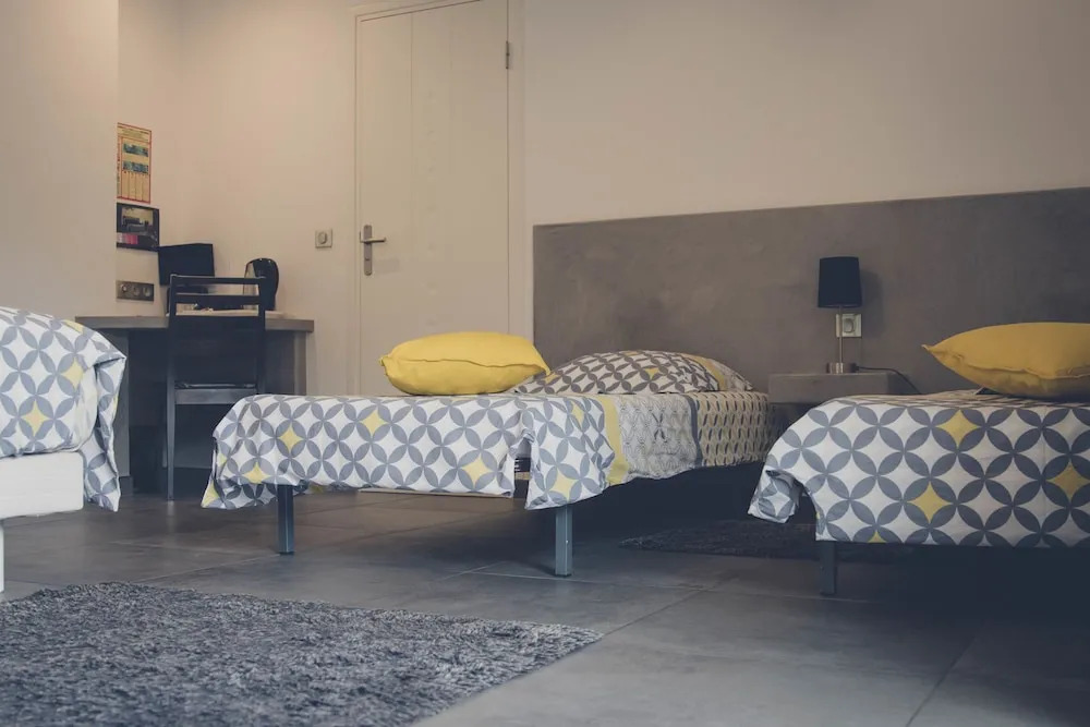 La Villa Nais PADEL&PISCINE -Suites & Appartements