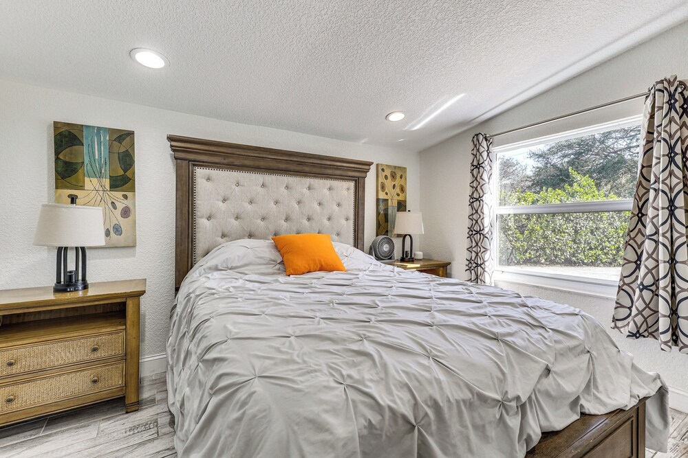 3 Mi to Las Olas Blvd: Tropical Getaway w/ Patio!