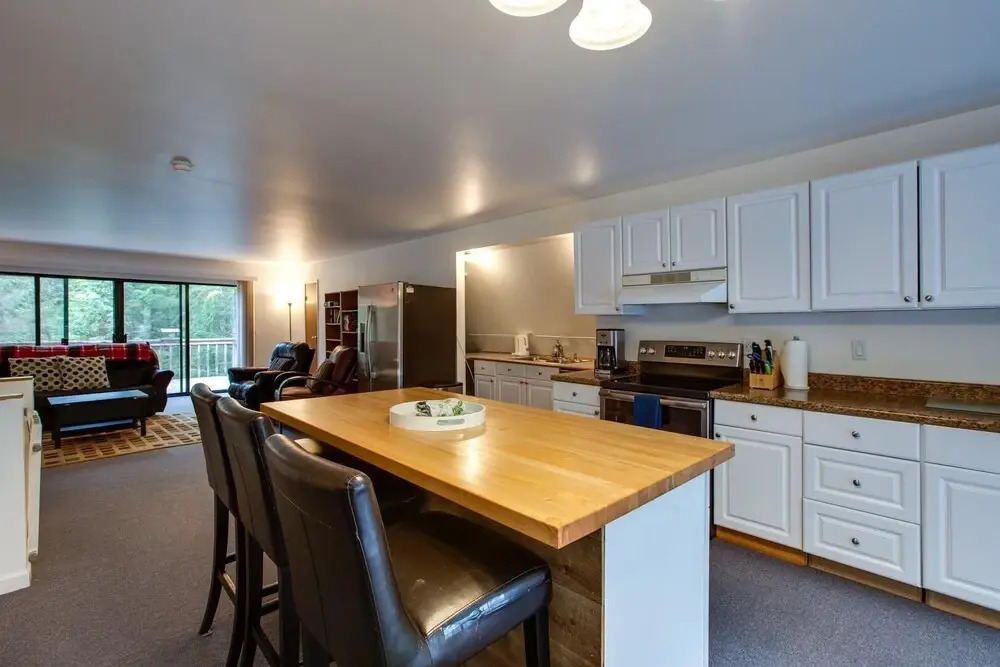 76mbr - Wifi - Pets Ok - Hot Tub - Sleeps 9 4 Bedroom Home