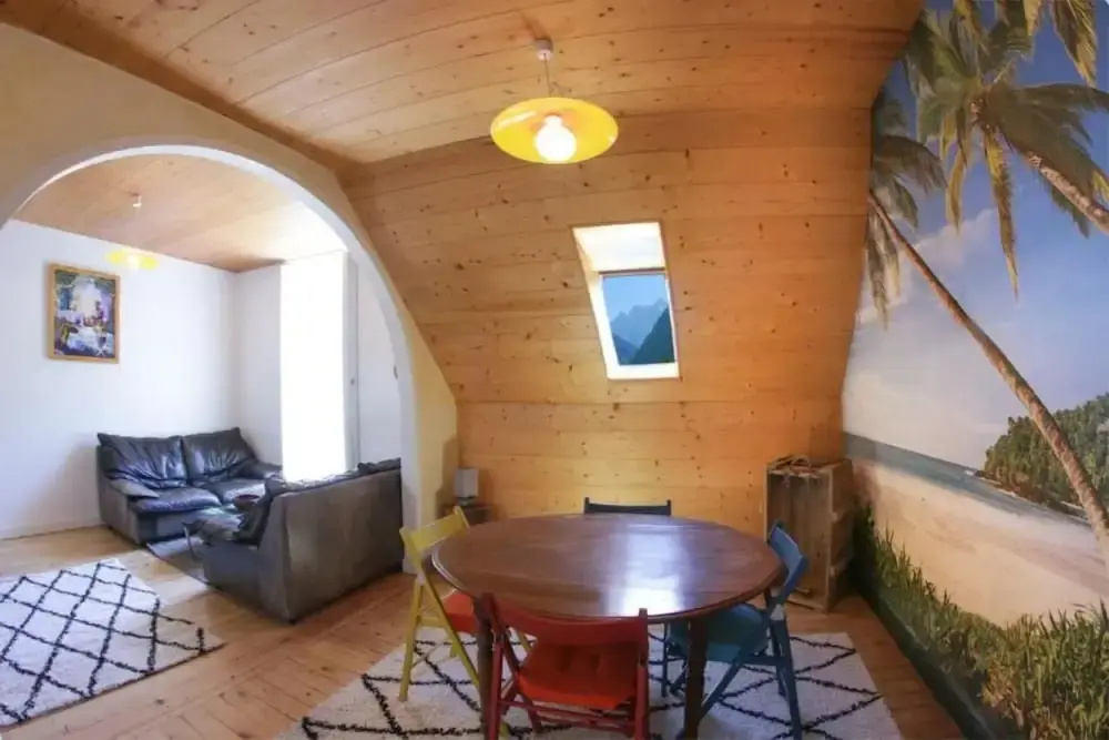 VILLA ILIXON - Appartements privés proche du centre de Luchon, parking, billard, jardin