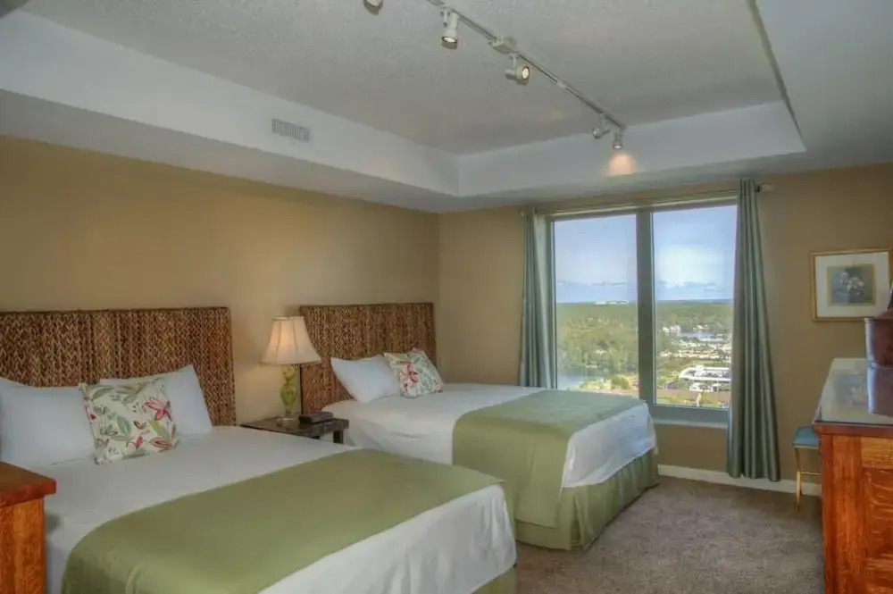 Beautiful and Lavish Ocean-view High Rise!
