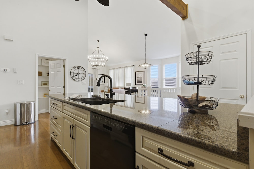Old Kinderhook 2 Decks, Firepit, Kid & Pet Friendly Golf Retreat