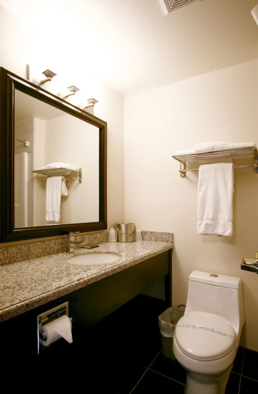 Foxwood Inn & Suites