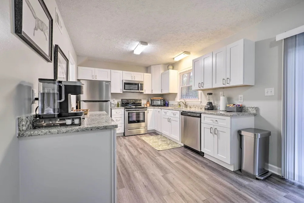 Charming Southern Pines Abode - Walk to Dtwn!