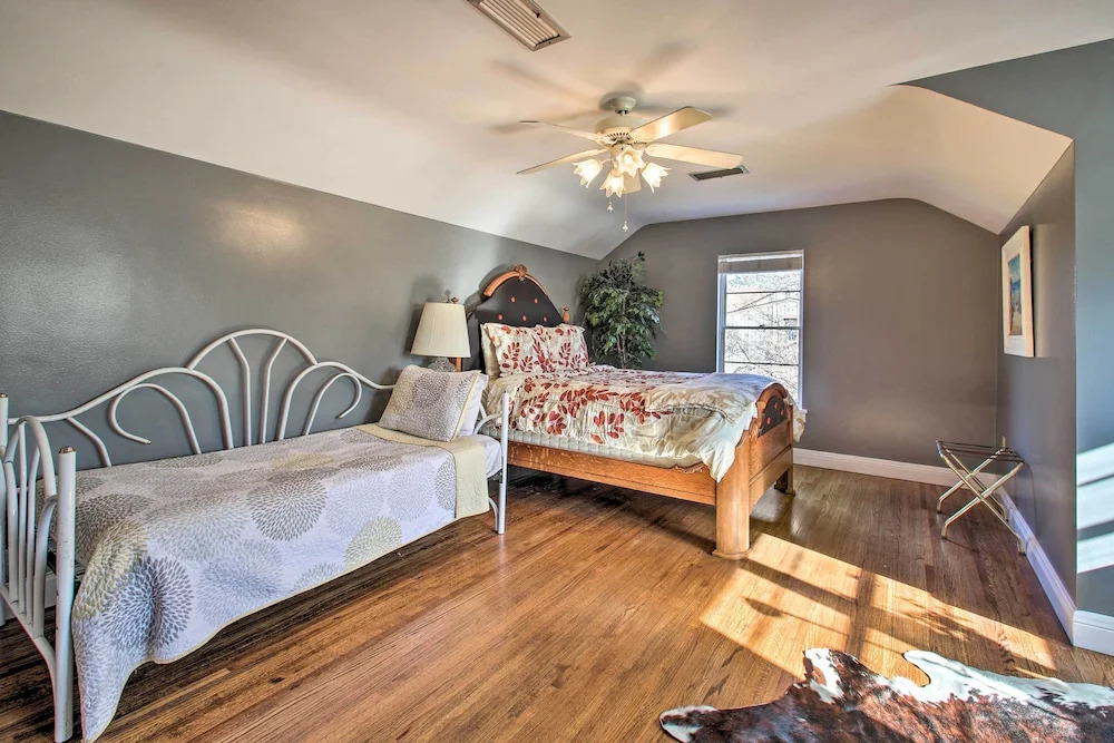 Hot Springs Home: Walk to Oaklawn!