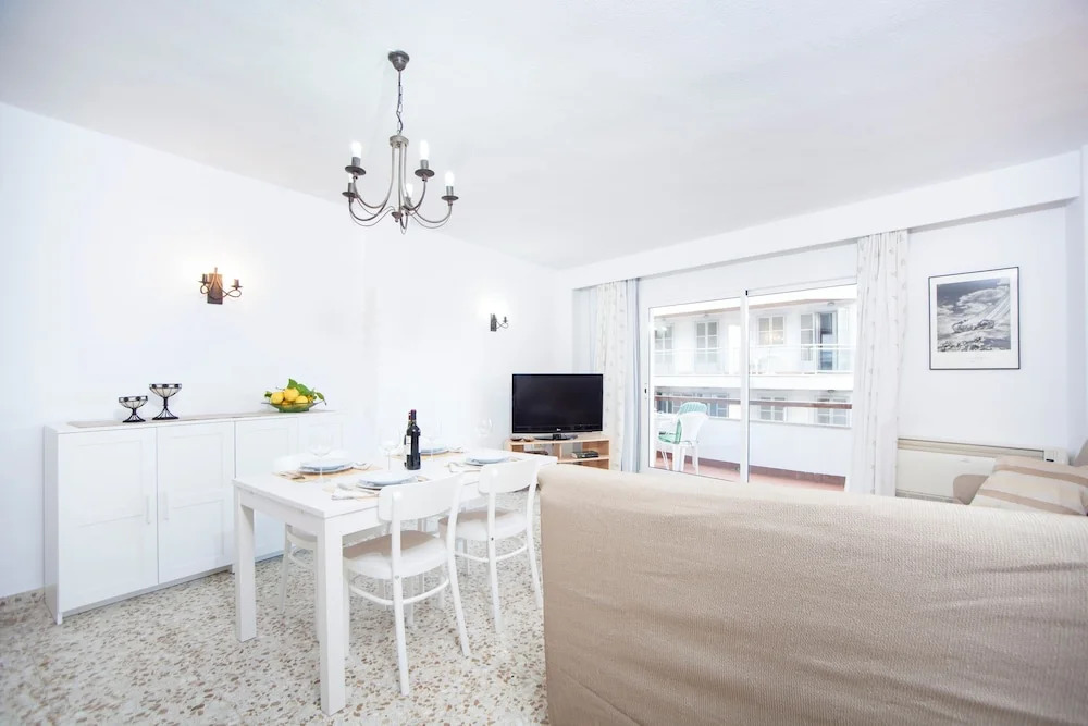 Curling in Alc dia With 3 Bedrooms and 1 Bathrooms