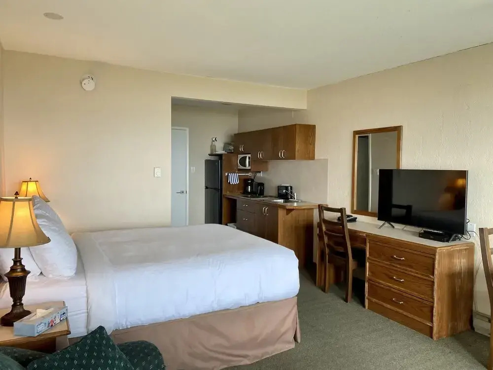 Sea Edge Beachside Hotel