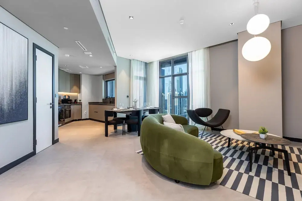 Waves - Serene Waterfront Elegance: 2BR Haven in Business Bay