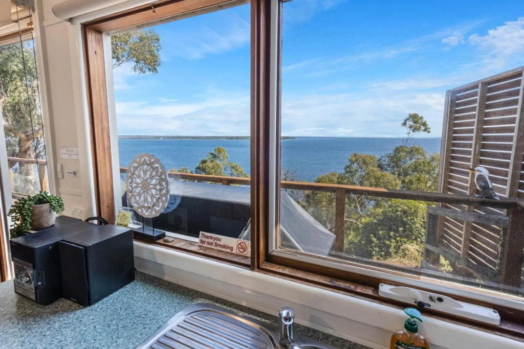 Lakescapes Cottage - 180 Degree Panoramic Views