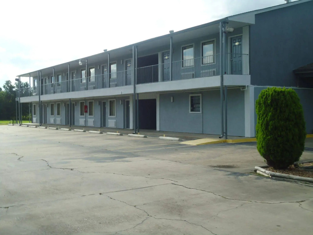 Super 6 Inn