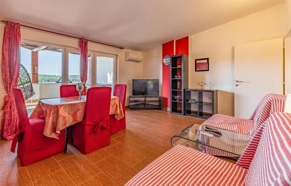Amazing Home in Pomer With Wifi and 6 Bedrooms