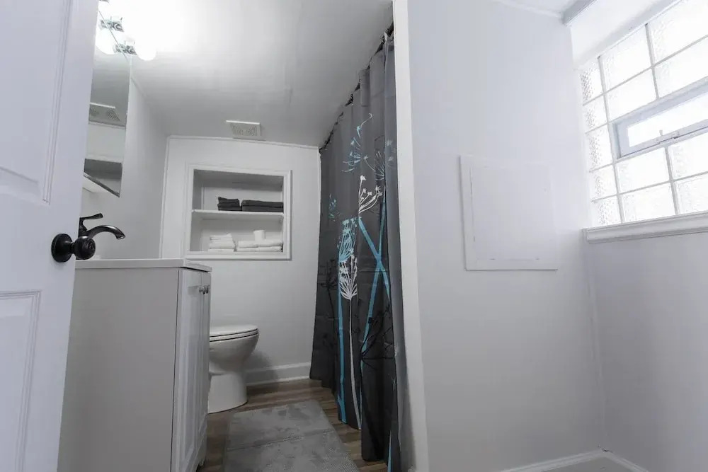 Cozy 1 BDR in Heart of Logan Square & Near Train