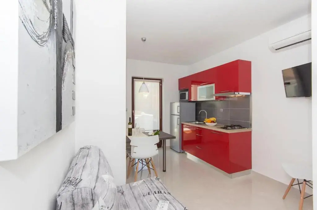 Alison Apartments