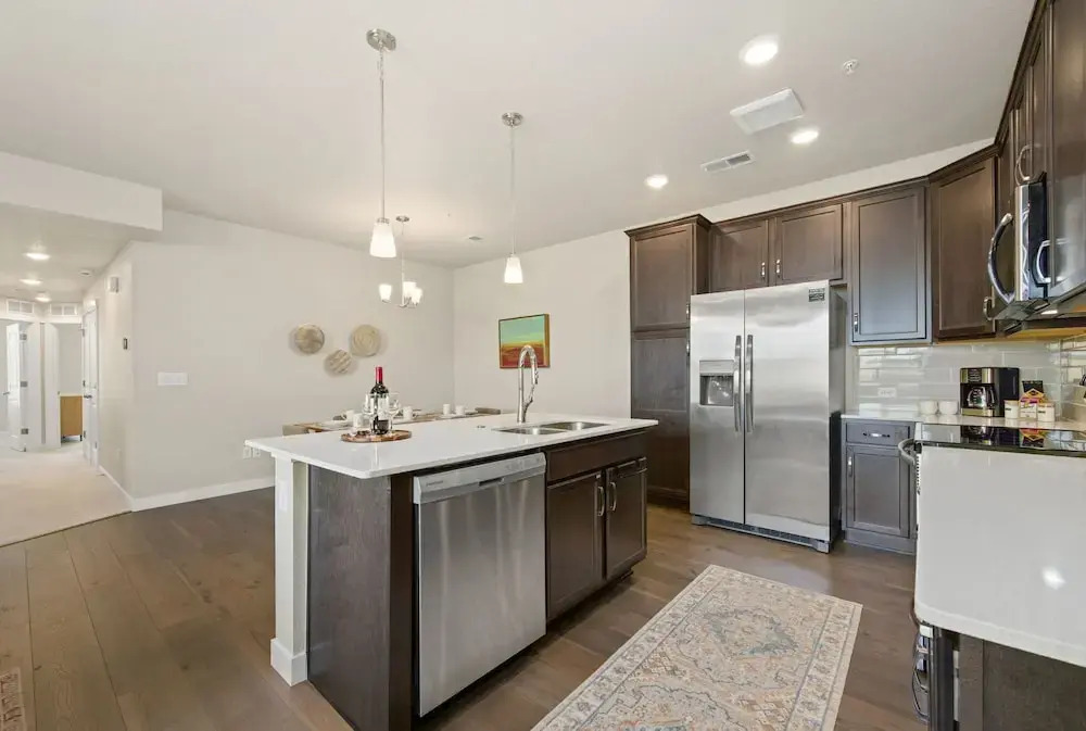 Northfield Hideaway, King Suite, EV, Pet-friendly