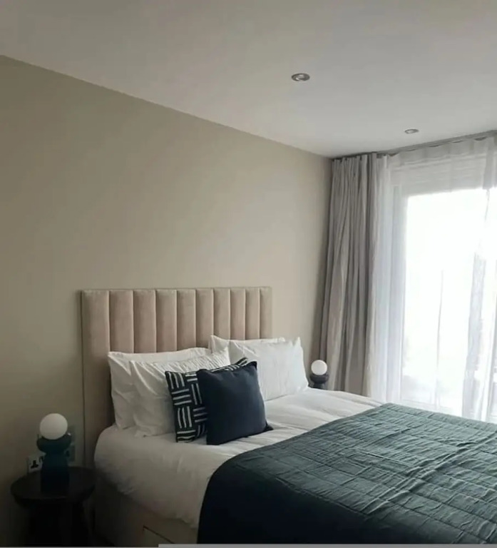 Stunning Shoreditch Penthouse Red5