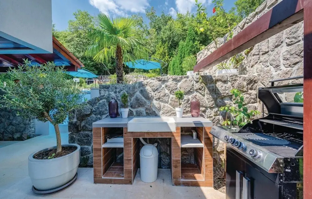 Stunning Home in Icici With Wifi and 4 Bedrooms