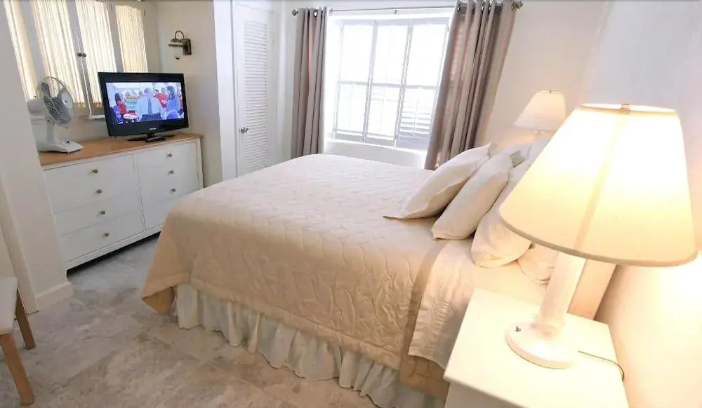 Beachouse Inn & Suites