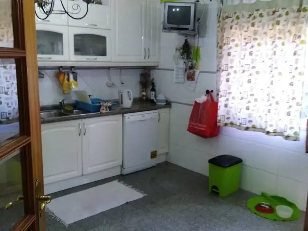 Room in Apartment - Double Room 2 In Albarraque, Sintra, Shared Bathroom