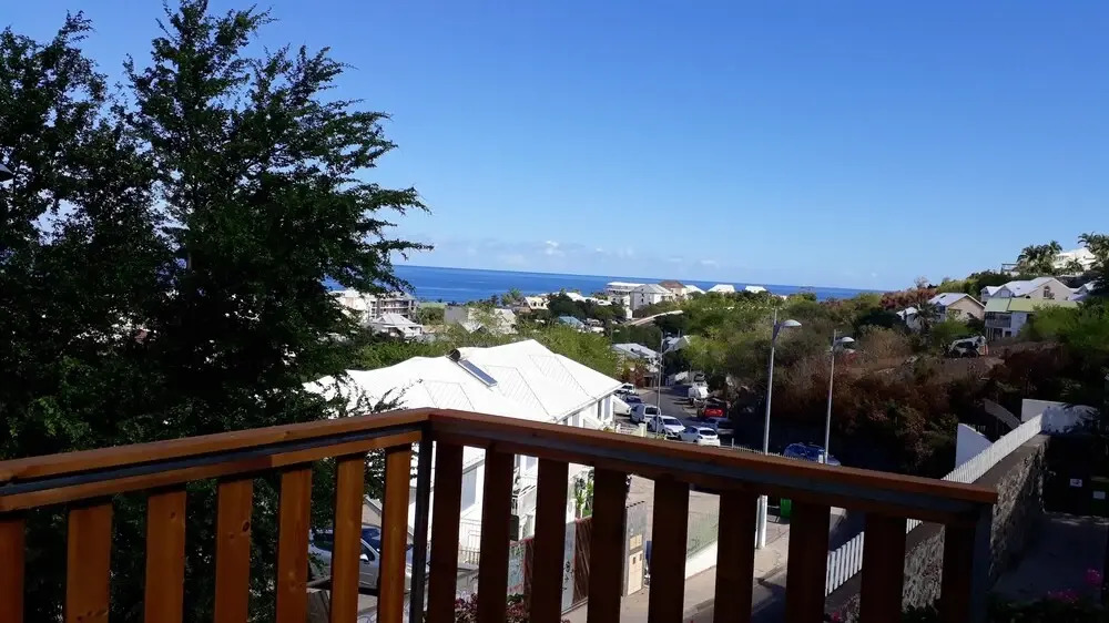 Studio in Saint-Gilles Les Bains, with Wonderful Sea View, Enclosed Garden And Wifi - 500 M From the Beach