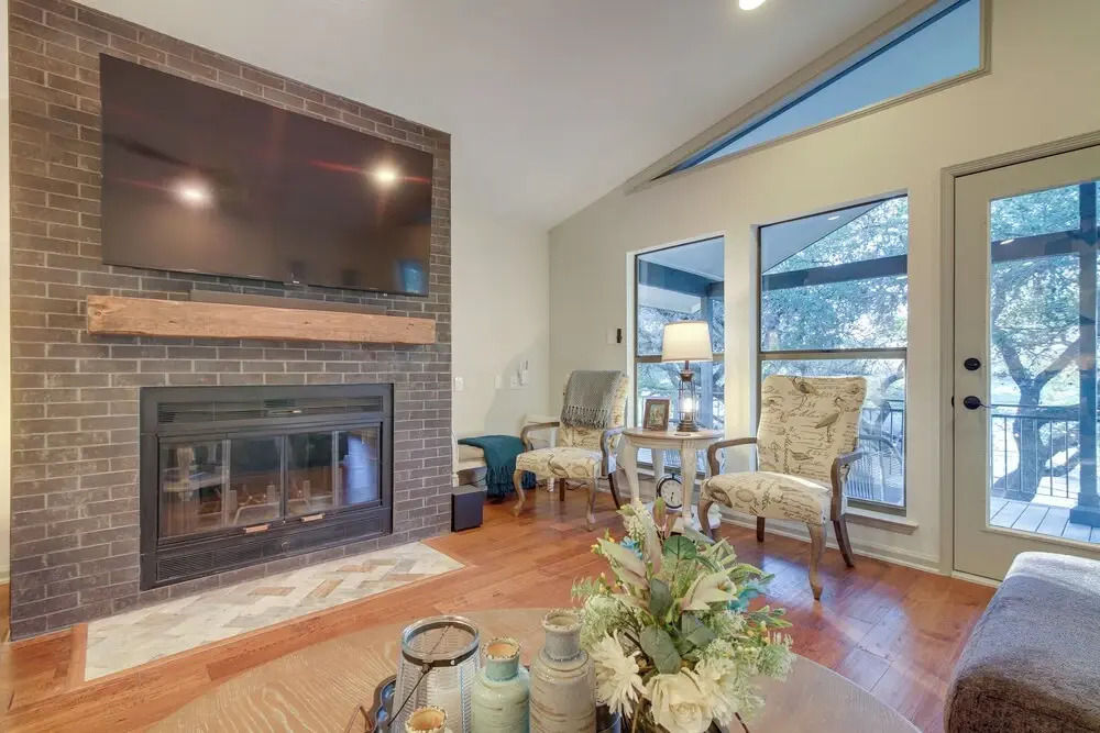Lago Vista Home w/ Private Dock & Sport Court!