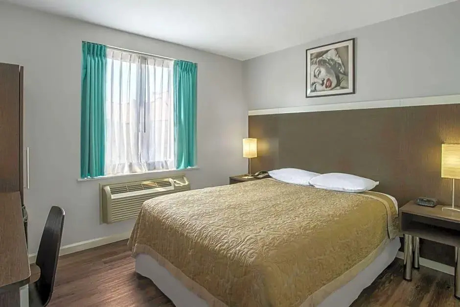 Super 8 by Wyndham Brooklyn / Park Slope Hotel