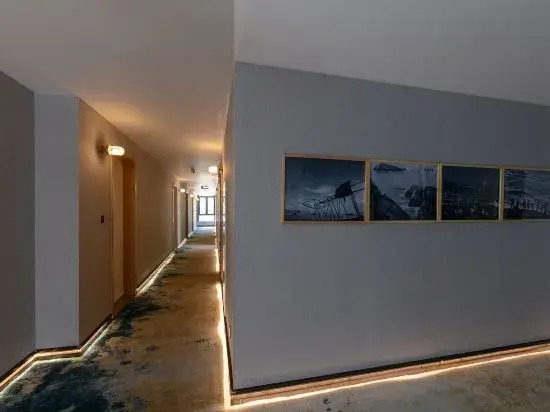 Stoneship Hotel