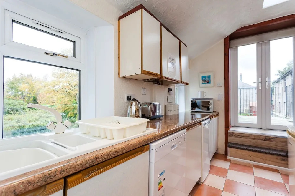 Cosy 5BD Double Upper Flat - Heart of Aberdeen