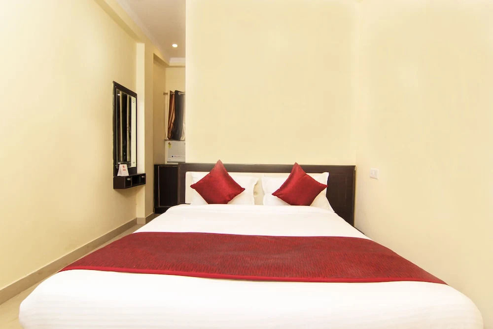 FabHotel Sara Residency