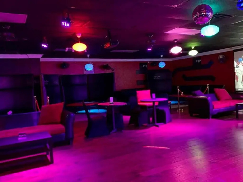 R Nite Star Hotel At Arlington Entertainment District