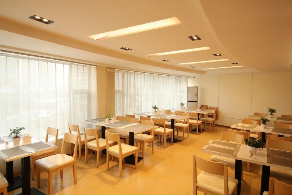 Hanting Express Jinan High-Tech District Fenghuang Road