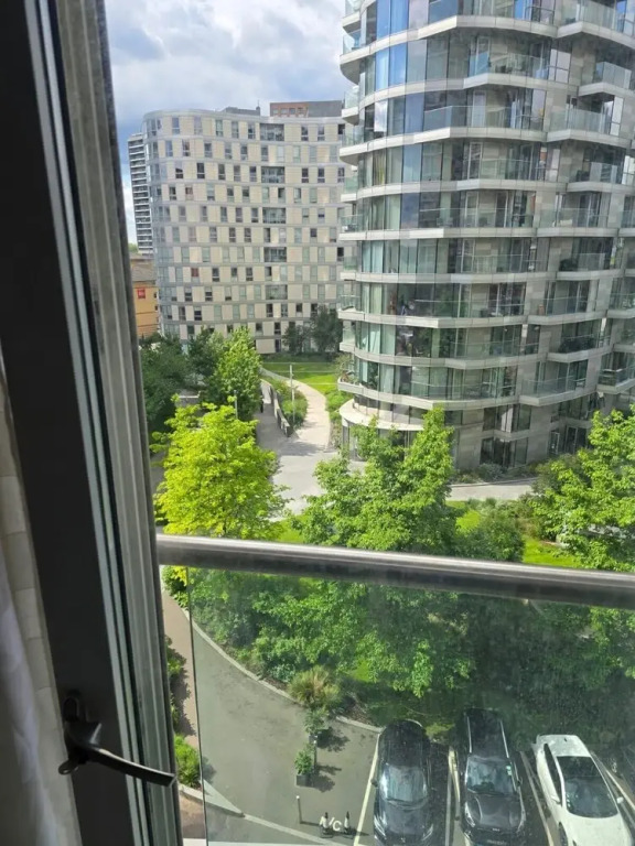 2 Bed Apartment Central London Canary Wharf