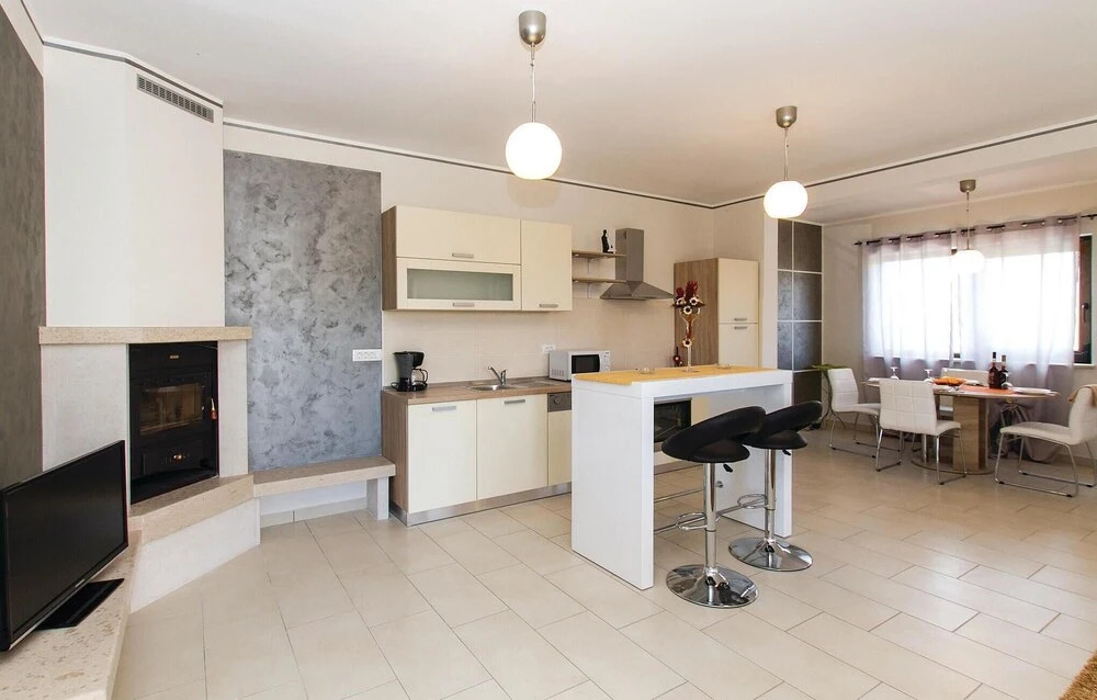 Beautiful Home in Nedescina With Wifi and 7 Bedrooms