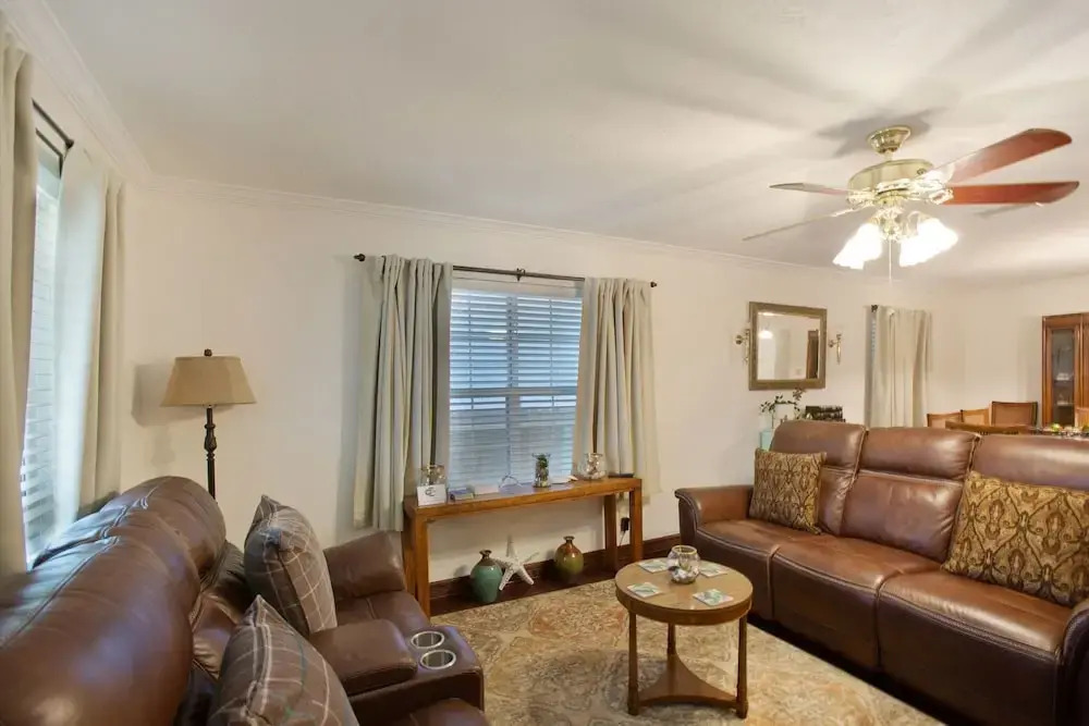 Beach - Lover Island Getway 4 Bedroom Home by Redawning
