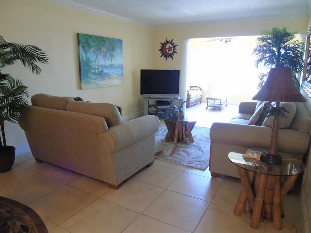 Sunset Royale - 302 1 Bedroom 1 Bathroom Apts
