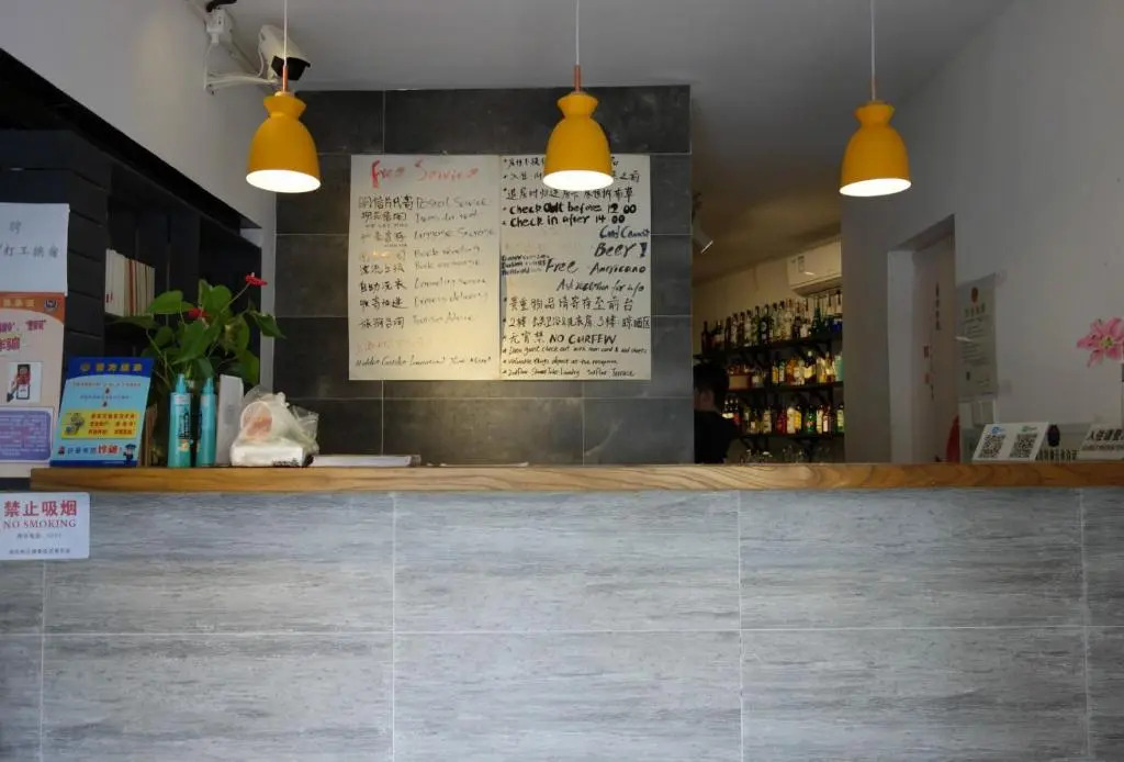 Hidden Garden Youth Hostel -Oriental Pearl &Lujiazui -Garden Social Area -Bar -Café -Free Laundry Luggage Storage -24H Front Desk -English Service