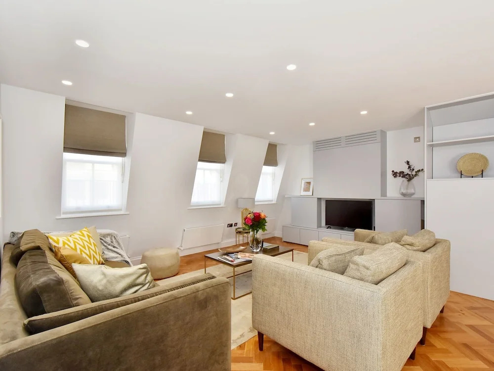 Chic Apartment in London near Picadilly Circus and Dior