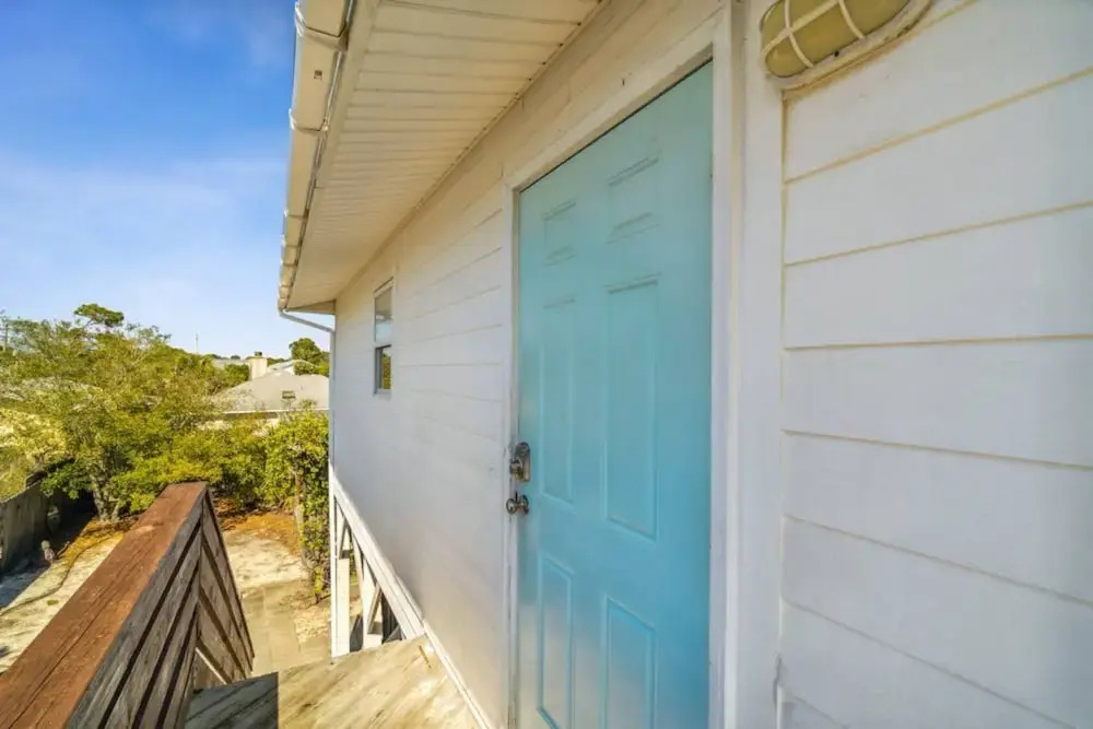 Newly Renovated 2 Bedroom Beach House Free Parking