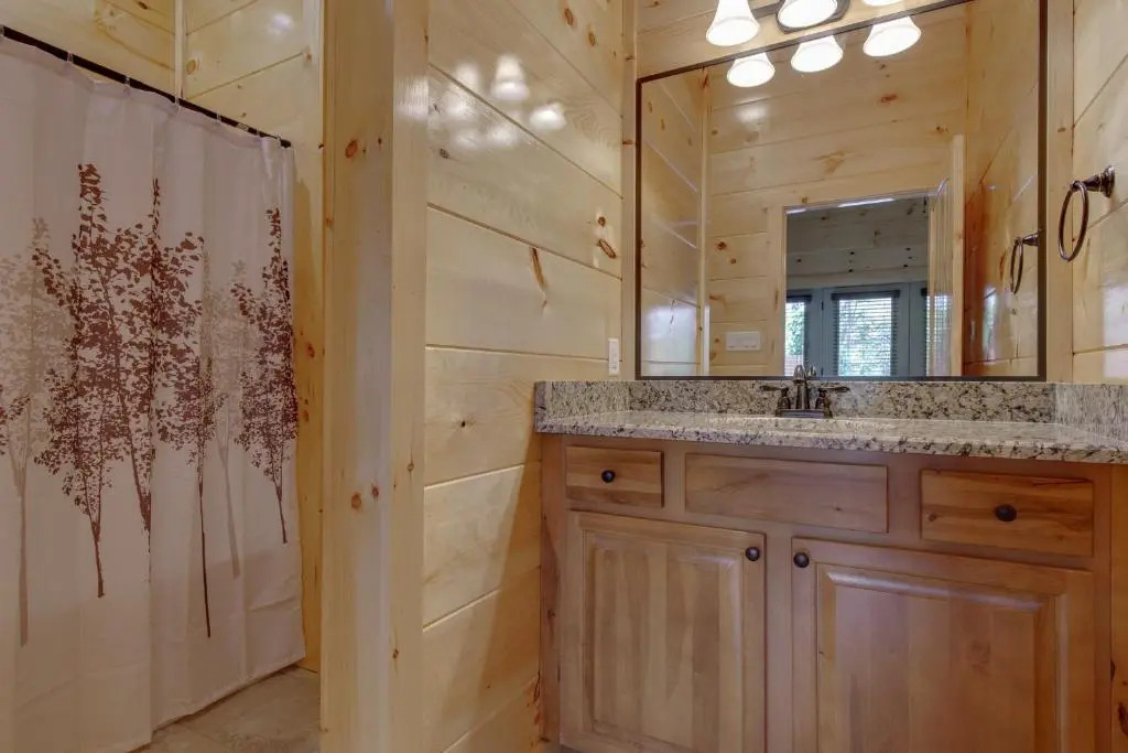 Smoky Mountain Splash, 6 Bedroom, Private Pool, WiFi, Pool Table, Sleeps 18