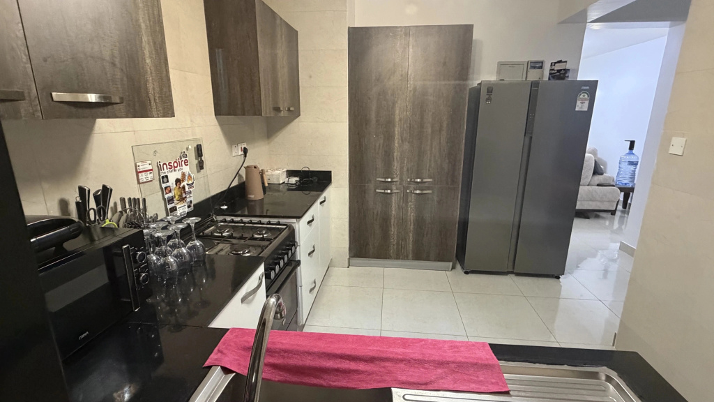 Апартаменты Divine Homes Cosy 2 Bedroom Next to Airport