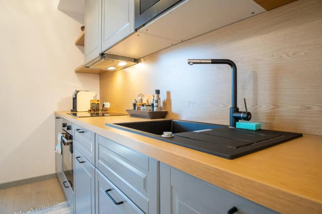 Dream Stay - Brand New Apartment with Balcony & Free Parking