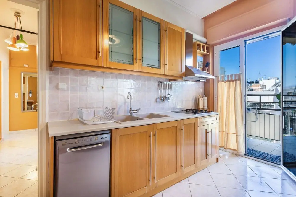 Ranias luxurious Apartment with sea view!