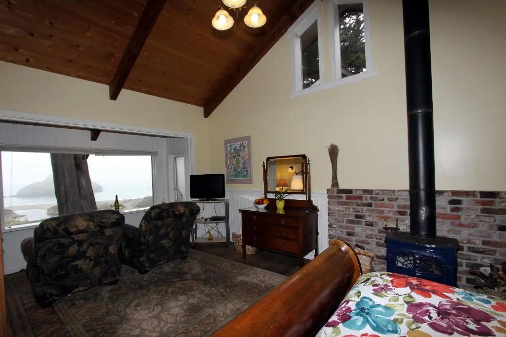 Elk Cove Inn & Spa