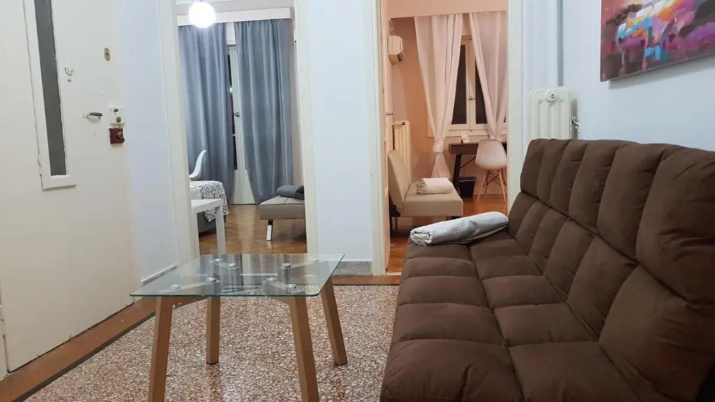 Olive Apartment- Athens Center, 4 BD, 1.5 BATH