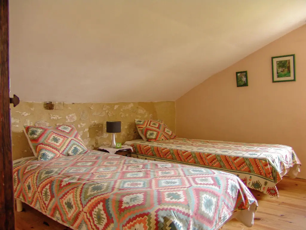 Snug cottage in Saint-Eutrope-De-Born with pool