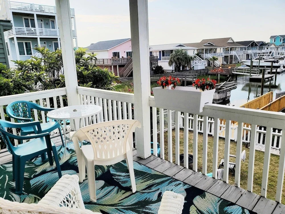 1 Galway Girl 3 Bedroom Home by RedAwning
