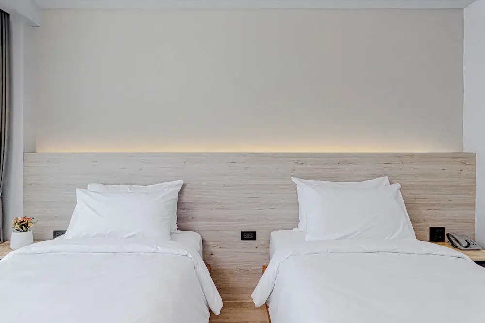 The Horizon Groove Hotel