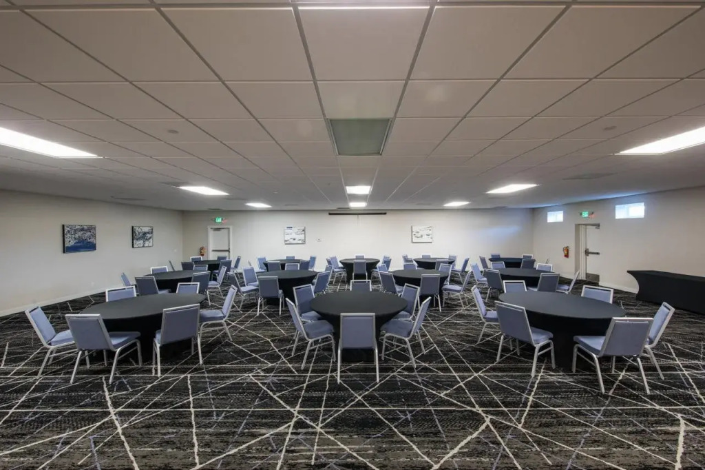 SeaCrest Oceanfront Hotel