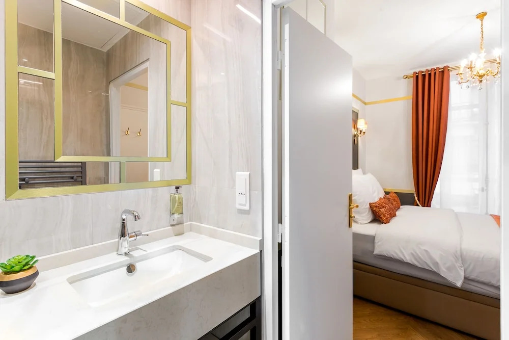 Luxury 2 Bedroom 2 Bathroom With AC -Eiffel Tower